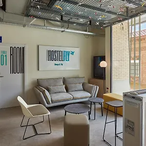 Hostelfly ホステル マドリード