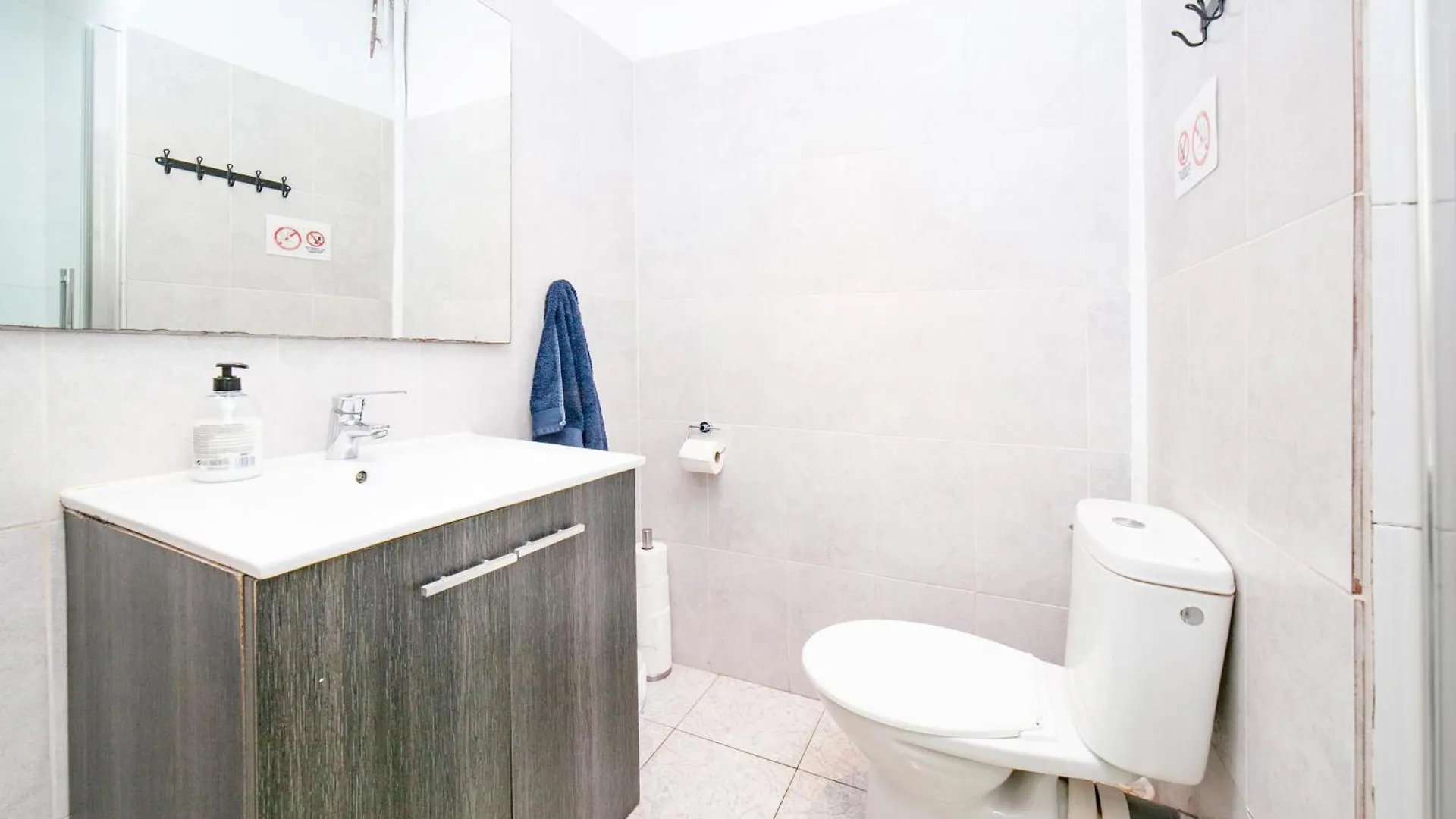 Fabrizzios Terrace Hostel Barcellona
