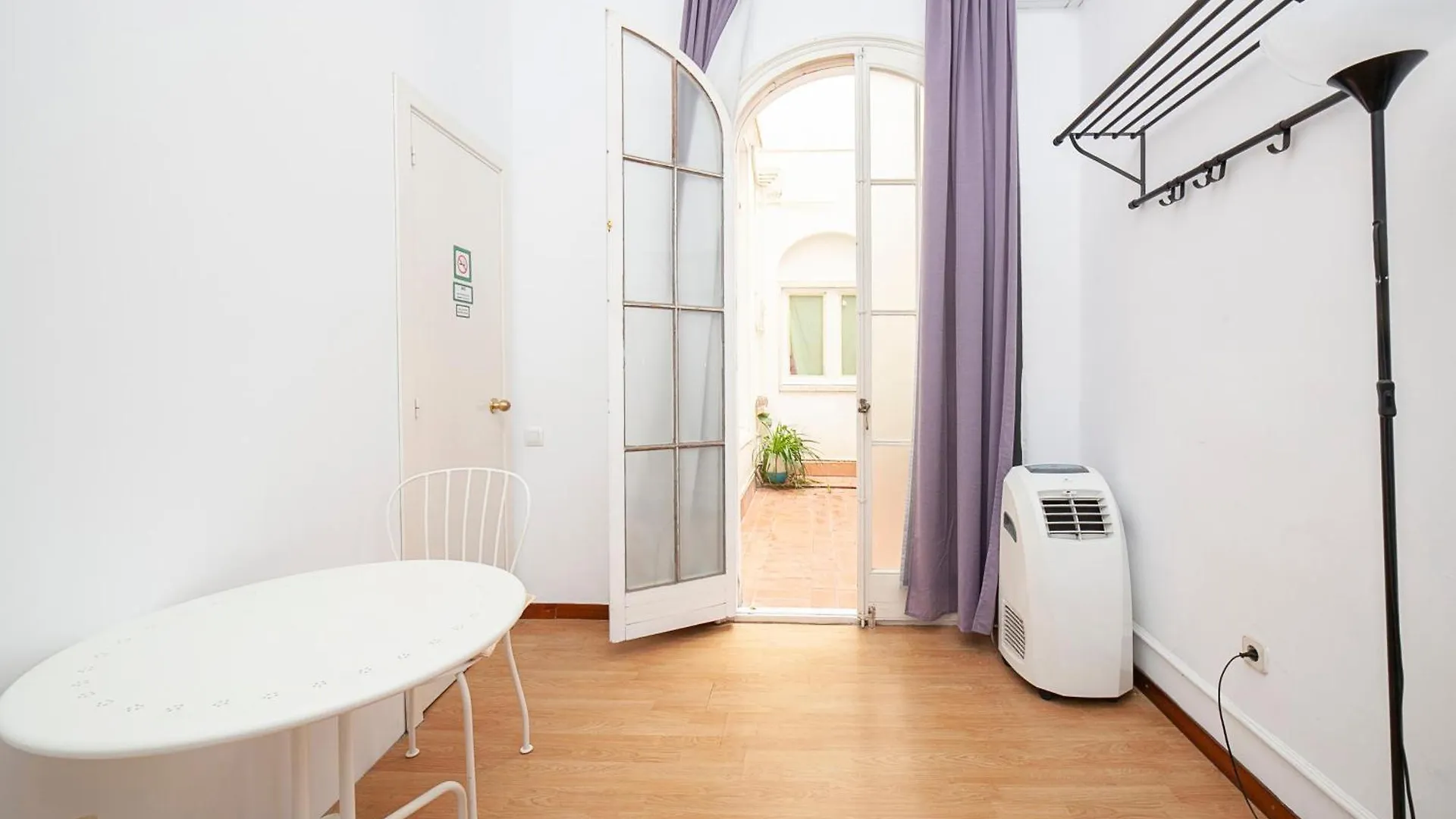 Fabrizzios Terrace Hostel Barcellona 0*,  Spagna